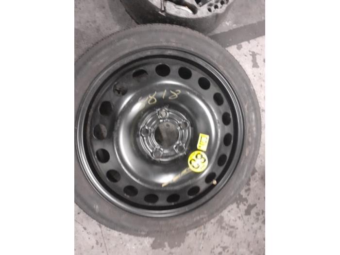 Jackkit + spare wheel from a Opel Astra H GTC (L08) 1.6 16V Twinport 2005