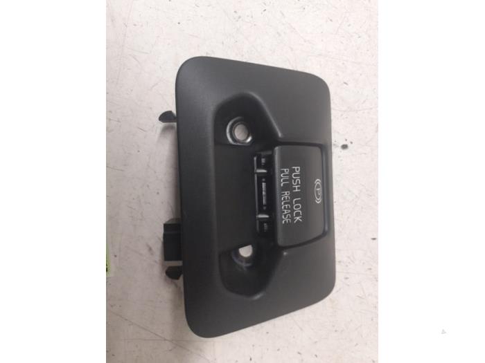 Gebrauchte Handbremse Schalter Volvo S60 II (FS) 1.6 T3 16V Preis € 23,00 Margenregelung angeboten von Autodemontage van de Laar