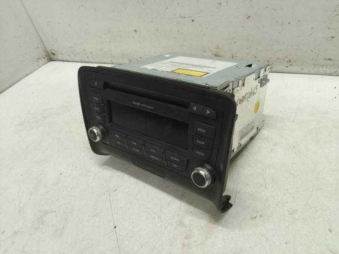 Radio CD player from a Audi TT (8J3) 2.0 TFSI 16V 2008