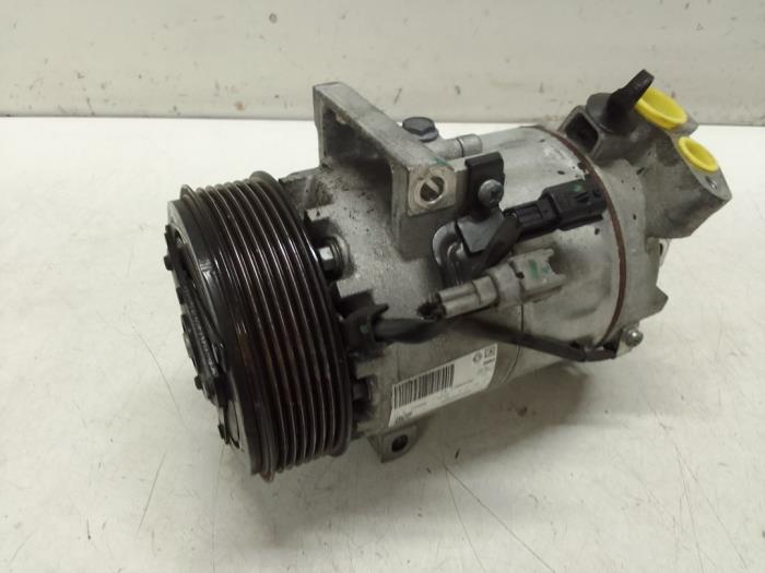 Usagé Pompe clim Renault Captur I (2R) 0.9 Energy TCE 12V Prix € 150,00 Règlement à la marge proposé par Autodemontage van de Laar