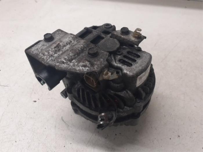 Begagnade Dynamo Honda FR-V (BE) 1.8 i-VTEC 16V Pris € 40,00 Marginaltabell erbjuds av Autodemontage van de Laar