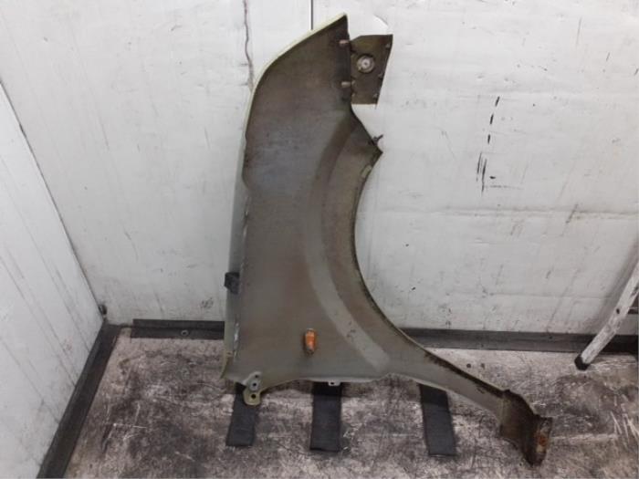 Front wing, left from a Ford Fusion 1.4 16V 2006