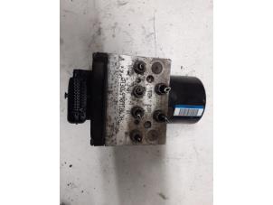 ABS Pumpe van een Volkswagen Passat Variant (3C5) 2.0 TDI 16V Bluemotion 2009
