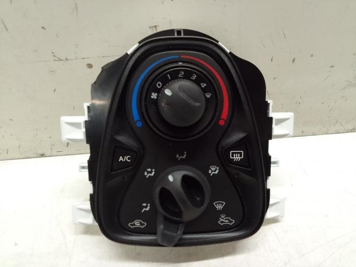 Panel de control de calefacción de un Toyota Aygo (B40) 1.0 12V VVT-i 2019