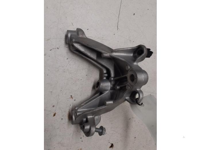 Engine mount from a Renault Clio V (RJAB)  2022