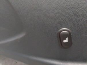 Używane Fotel prawy Ford Fiesta 6 (JA8) 1.25 16V Cena € 130,00 Procedura marży oferowane przez Autodemontage van de Laar