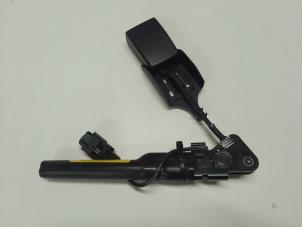 Usagé Insertion ceinture de sécurité avant droite Renault Twingo II (CN) 1.2 16V Prix € 75,00 Règlement à la marge proposé par Autodemontage van de Laar