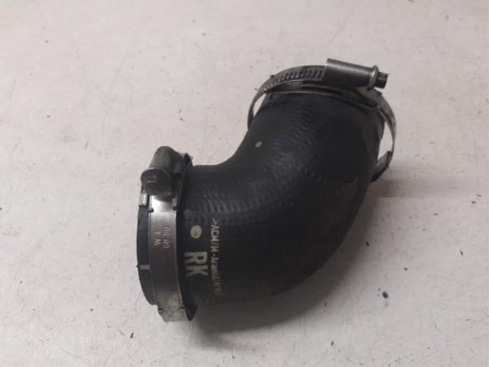 Gebrauchte Intercooler Schlauch Volkswagen Transporter T6 2.0 TDI 150 Preis € 24,20 Mit Mehrwertsteuer angeboten von Autodemontage van de Laar