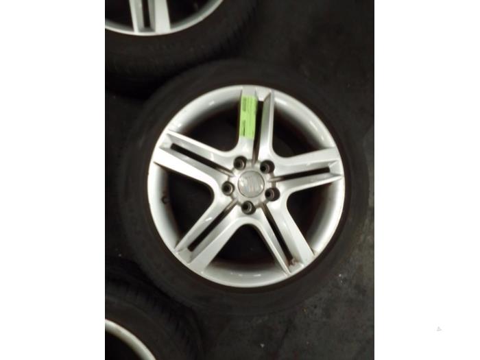 Sportfelgensatz + Reifen van een Seat Leon (1P1) 1.2 TSI 2013