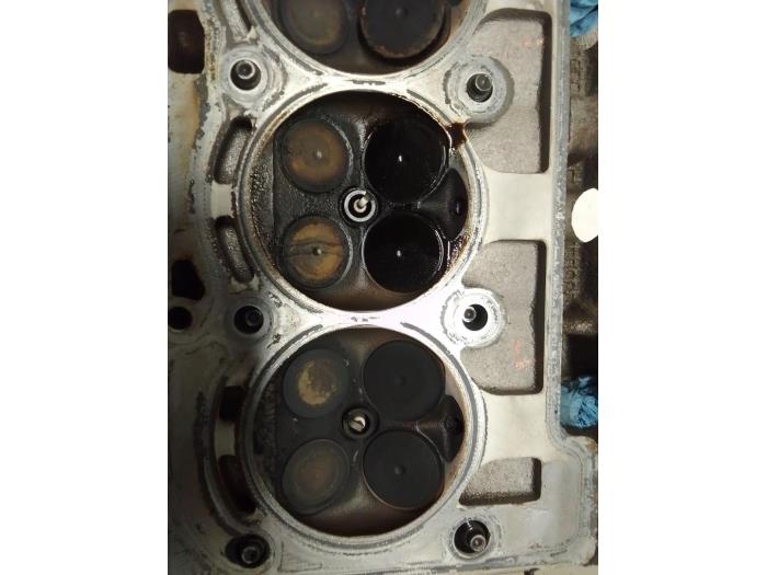 Cylinder head from a Seat Leon (1P1)  2011