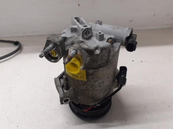 Usagé Pompe clim Ford Focus 3 Wagon 1.0 Ti-VCT EcoBoost 12V 100 Prix € 115,00 Règlement à la marge proposé par Autodemontage van de Laar