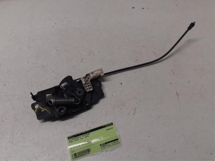 Bonnet lock mechanism from a Ford Focus 3 Wagon 1.0 Ti-VCT EcoBoost 12V 100 2018
