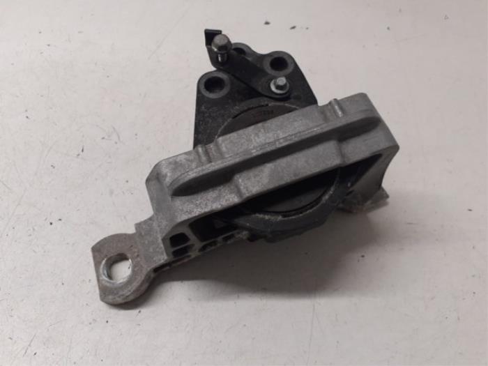 Usagé Support moteur Ford Focus 3 Wagon 1.0 Ti-VCT EcoBoost 12V 100 Prix € 60,00 Règlement à la marge proposé par Autodemontage van de Laar