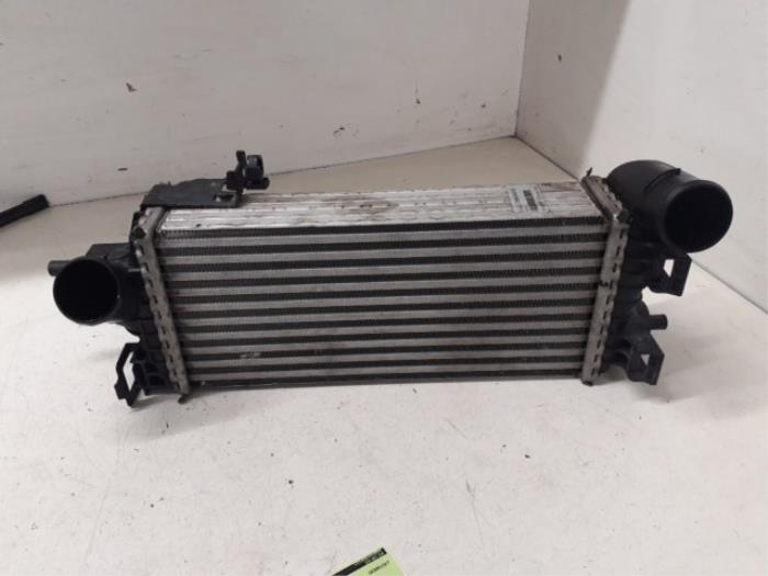 Usados Intercooler Ford Focus 3 Wagon 1.0 Ti-VCT EcoBoost 12V 100 Precio € 75,00 Norma de margen ofrecido por Autodemontage van de Laar