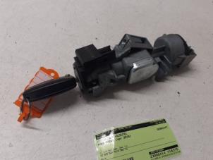 Used Ignition lock + key Ford Focus 3 Wagon 1.0 Ti-VCT EcoBoost 12V 100 Price on request offered by Autodemontage van de Laar