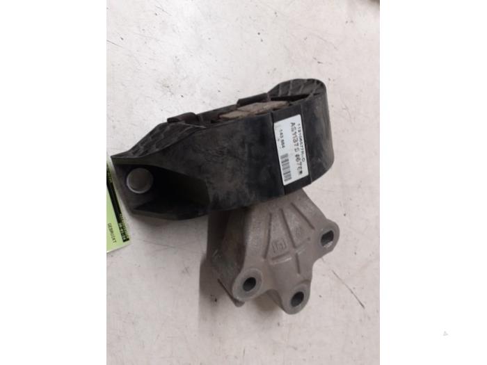 Used Engine mount Renault Zoé (AG) 46kW Price on request offered by Autodemontage van de Laar