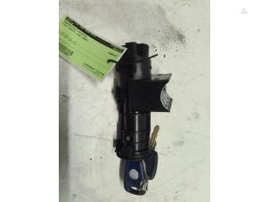 Used Ignition lock + key Fiat Punto II (188) 1.2 60 S Price € 30,00 Margin scheme offered by Autodemontage van de Laar