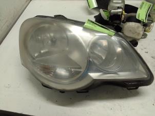 Used Headlight, right Volkswagen Polo IV (9N1/2/3) 1.4 TDI 80 Price on request offered by Autodemontage van de Laar