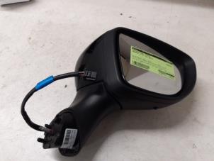 Used Wing mirror, right Renault Clio IV Estate/Grandtour (7R) 1.5 Energy dCi 90 FAP Price on request offered by Autodemontage van de Laar