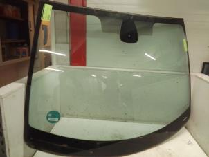 Used Frontscreen Renault Clio III (BR/CR) 1.2 16V TCe 100 Price € 70,00 Margin scheme offered by Autodemontage van de Laar