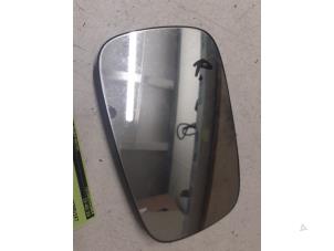 Used Mirror glass, right Renault Clio III (BR/CR) 1.2 16V 65 Price on request offered by Autodemontage van de Laar