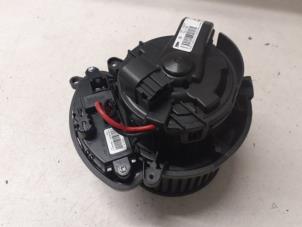 Used Heating and ventilation fan motor Renault Grand Scénic IV (RFAR) 1.3 TCE 160 16V Price on request offered by Autodemontage van de Laar
