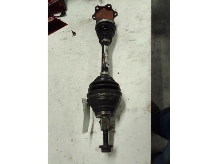 Front drive shaft, left from a Volkswagen Golf VII (AUA) 2.0 GTD 16V 2015