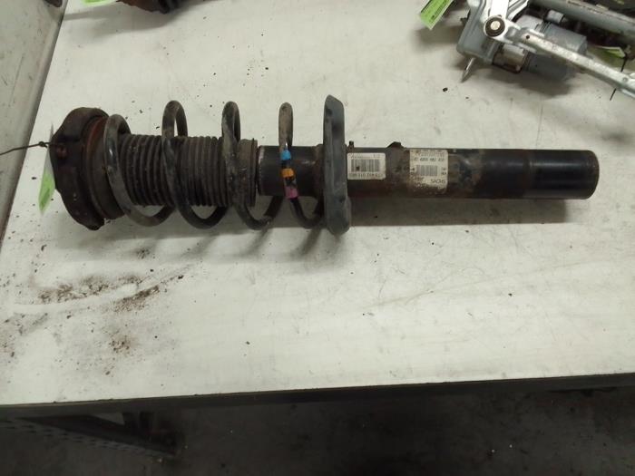 Front shock absorber rod, left from a Volkswagen Golf Plus (5M1/1KP) 1.4 TSI 122 16V 2008