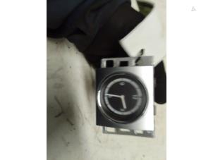 Usados Reloj Volkswagen CC (358) 2.0 TDI 16V Precio € 30,00 Norma de margen ofrecido por Autodemontage van de Laar