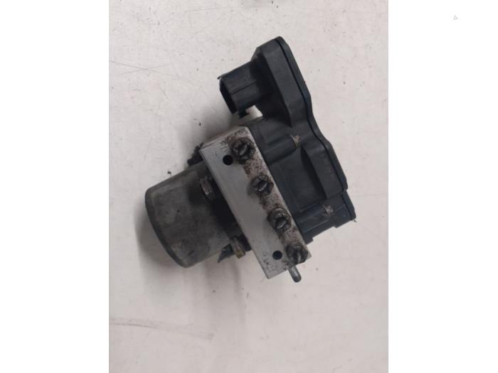 ABS pump from a Opel Movano 2.3 CDTi 16V FWD 2015