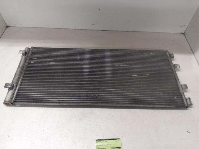 Usagé Radiateur clim Opel Movano 2.3 CDTi 16V FWD Prix € 70,00 Règlement à la marge proposé par Autodemontage van de Laar