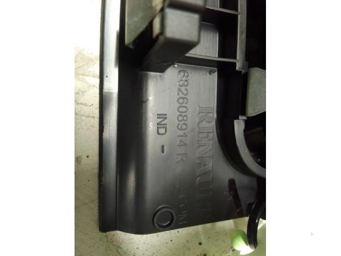 Kratka wentylacyjna deski rozdzielczej z Renault Master IV (MA/MB/MC/MD/MH/MF/MG/MH) 2.3 dCi 150 16V 2021