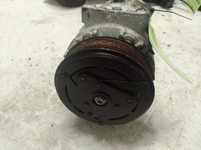 Air conditioning pump from a Renault Master IV (MA/MB/MC/MD/MH/MF/MG/MH) 2.3 dCi 150 16V 2021