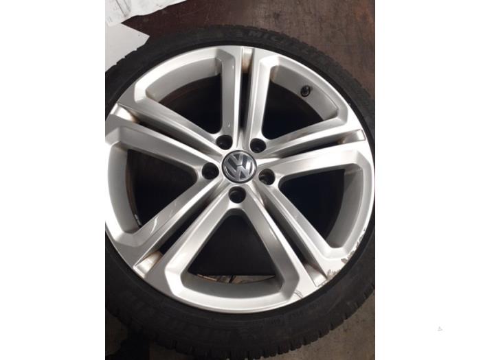 Begagnade Hjul + vinterdäck Volkswagen CC (358) 2.0 TDI 16V Pris på förfrågan erbjuds av Autodemontage van de Laar