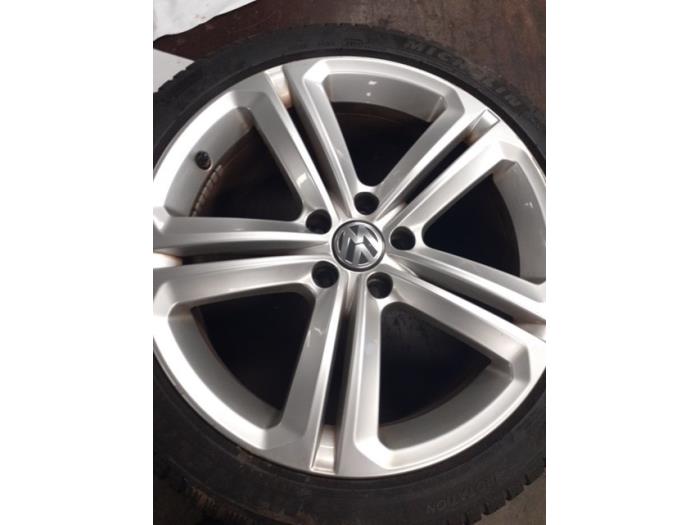 Begagnade Hjul + vinterdäck Volkswagen CC (358) 2.0 TDI 16V Pris på förfrågan erbjuds av Autodemontage van de Laar
