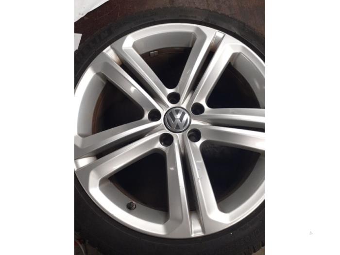 Begagnade Hjul + vinterdäck Volkswagen CC (358) 2.0 TDI 16V Pris på förfrågan erbjuds av Autodemontage van de Laar