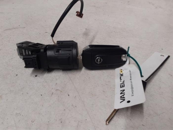 Engine management computer from a Opel Crossland (X) 1.2 Turbo 12V 2019