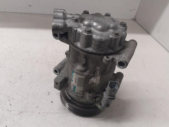 Usagé Pompe clim Renault Clio III (BR/CR) 1.2 16V TCe 100 Prix € 40,00 Règlement à la marge proposé par Autodemontage van de Laar