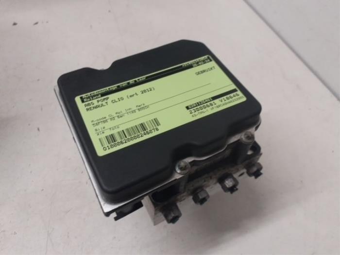 Usagé Bloc ABS Renault Clio III (BR/CR) 1.2 16V TCe 100 Prix sur demande proposé par Autodemontage van de Laar