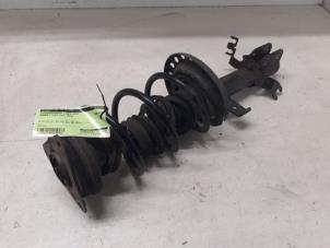 Used Front shock absorber rod, left Renault Clio III (BR/CR) 1.2 16V TCe 100 Price on request offered by Autodemontage van de Laar