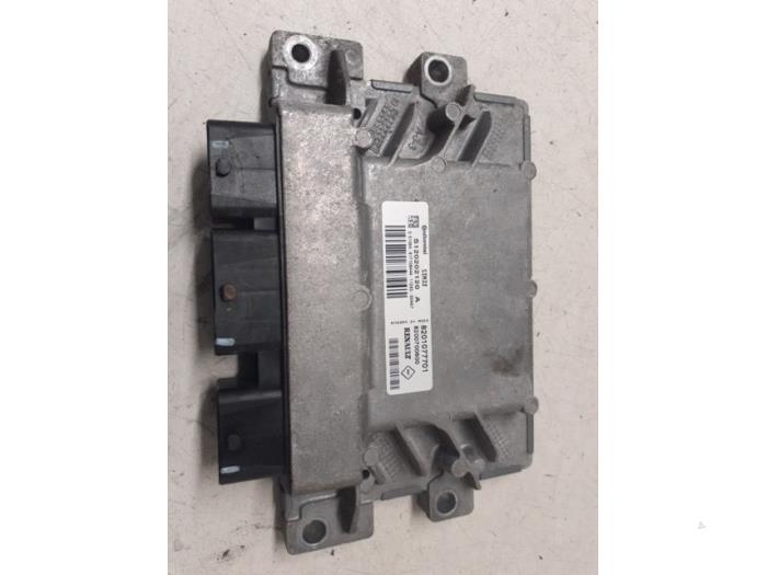 Used Engine management computer Renault Clio III (BR/CR) 1.2 16V TCe 100 Price on request offered by Autodemontage van de Laar