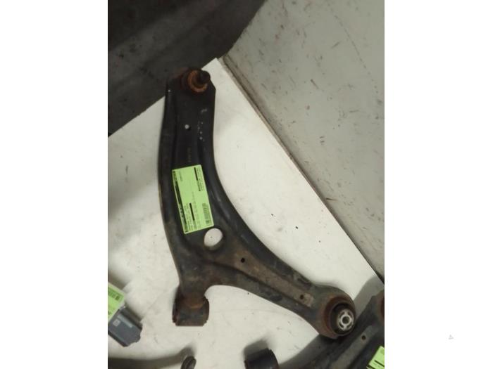 Front wishbone, right from a Ford Fiesta 7 1.0 EcoBoost 12V 100 2018