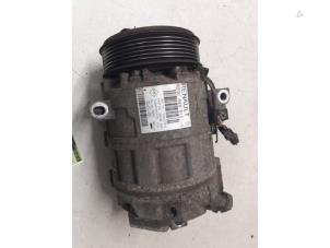 Used Air conditioning pump Renault Master IV (FV) Price on request offered by Autodemontage van de Laar