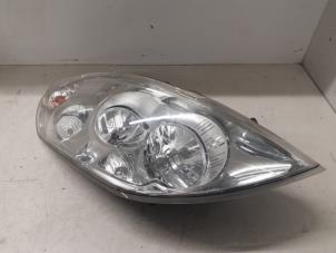 Used Headlight, right Renault Master IV (FV) Price on request offered by Autodemontage van de Laar