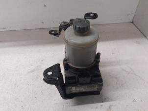 Used Power steering pump Skoda Fabia (6Y2) 1.4i 16V Price on request offered by Autodemontage van de Laar