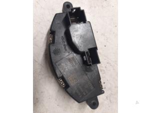 Used Heater resistor Mercedes Vito (447.6) 2.2 114 CDI 16V Price on request offered by Autodemontage van de Laar