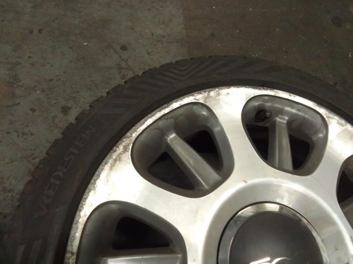 Set of sports wheels + winter tyres from a Fiat 500C (312) 0.9 TwinAir 85 2011