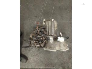 Used Gearbox Kia Carnival/Grand Carnival 3 2.7 V6 24V Price on request offered by Autodemontage van de Laar