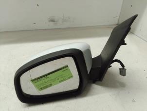 Used Wing mirror, left Ford Focus 2 Wagon 1.6 TDCi 16V 110 Price on request offered by Autodemontage van de Laar