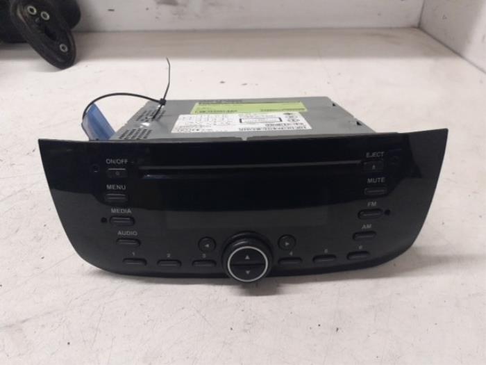 Używane Radio Fiat Punto Evo (199) 1.3 JTD Multijet 85 16V Euro 5 Cena € 100,00 Procedura marży oferowane przez Autodemontage van de Laar